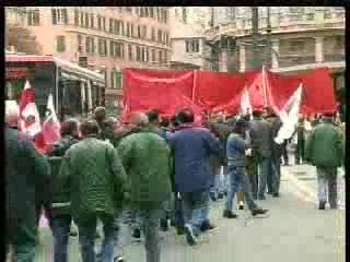 Secondo blocco treni, protesta lavoratori pulizie