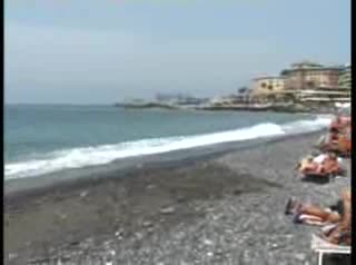 Spiagge: bagnini in rosso e multe ai trasgressori