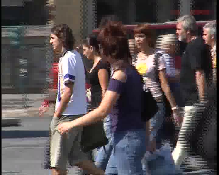 I genovesi bocciano bus e metro