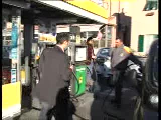 FUGA IN FRANCIA PER FARE BENZINA