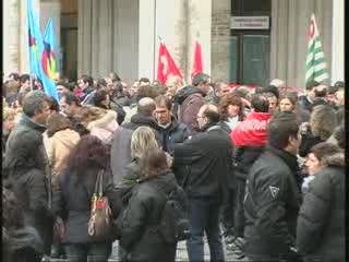 IN PIAZZA I LAVORATORI DELLA SANITA'