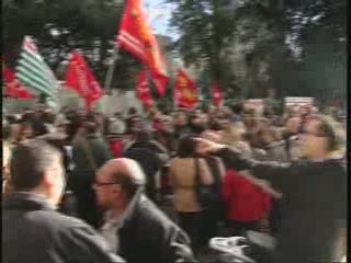 GENOVA, IN PIAZZA I LAVORATORI DELLE ENTRATE