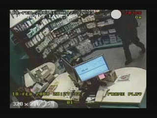 PRESO IL LADRO DI FARMACIE CON LA SIRINGA