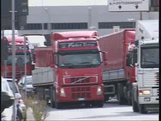 PORTO GENOVA CHIUSO PER VENTO, TRAFFICO IN TILT