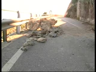 FRANA A CAPO NOLI, AURELIA CHIUSA AL TRAFFICO