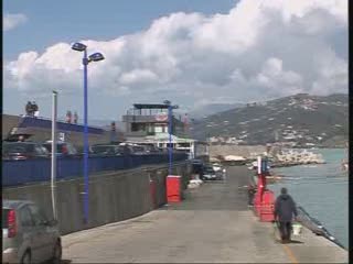 SESTRI LEVANTE, MUORE TRAVOLTO DA UN'ONDA ANOMALA