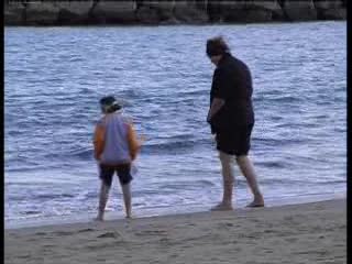 ARMA DI TAGGIA, PRIMI TURISTI IN SPIAGGIA