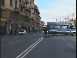 LE TUTE BLU TORNANO IN STRADA  E GENOVA VA IN TILT