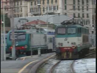 TRENI IN PANNE SOTTO IL SOLE, MALORI PER IL CALDO