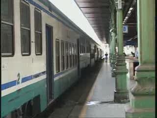 TRENI IN RITARDO DA LEVANTE, PROTESTE