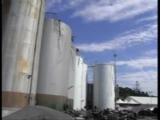 IMPERIA, DEMOLITI I SILOS IN BANCHINA