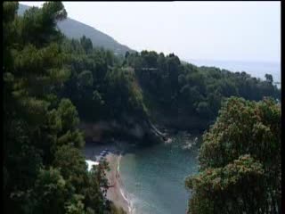 LERICI, L'ECO DELLE RUSPE NELLA SPIAGGIA DEI VIP