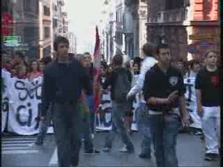 STUDENTI IN PIAZZA A GENOVA CONTRO LA GELMINI