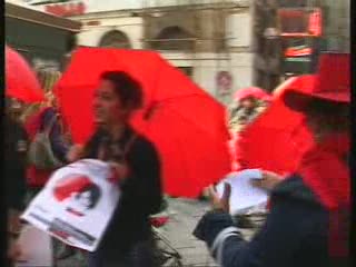 LA PROTESTA DELLA LUCCIOLE NEL CENTRO STORICO