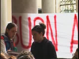 UNIVERSITA', LA PROTESTA A TAVOLA DIVENTA 