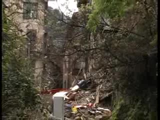 APRICALE, FRANATA PALAZZINA, VIVO PER MIRACOLO