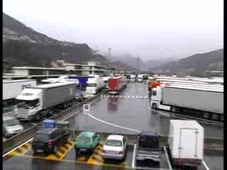 VENTIMIGLIA, 400 TIR FERMI ALL'AUTOPORTO