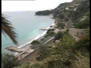 BORDIGHERA, RUMENI OCCUPANO UNA CASA SUL MARE