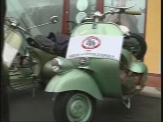 A GENOVA RADUNO DI CENTINAIA DI MOTO D'EPOCA 