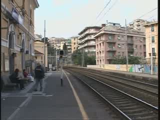 CINZIA: SENZA CASA, COSTRETTA A DORMIRE SUI TRENI