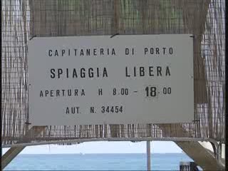 SCANDALO UNICA SPIAGGIA LIBERA GENOVESE