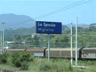 TRENO DERAGLIATO, IL PERICOLO DEI CARRI CISTERNA