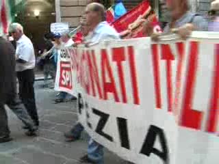 TREMILA IN PIAZZA ALLA SPEZIA CONTRO LA CRISI 