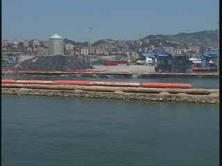 IL PORTO DI GENOVA SI ABBASSA PER LE GRANDI NAVI