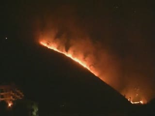 INCENDI, GENOVA DEVASTATA DALLE FIAMME