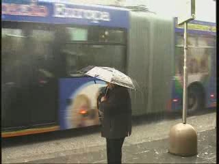 LUNGHE ATTESE DEI BUS A GENOVA PER IL MALTEMPO