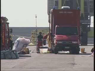 SOSTANZA TOSSICA IN PORTO, INDAGINI IN CORSO