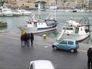 SANREMO, PORTO OSTRUITO DA RETI, PESCHERECCI FERMI