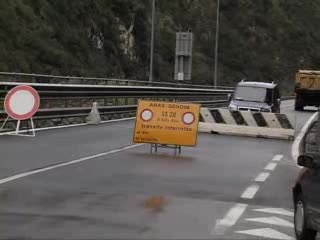 VENTIMIGLIA, CHIUSA PER UNA FRANA LA STATALE 20