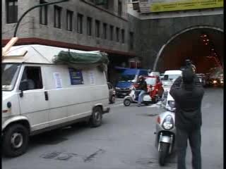 AMBULANTI IN PIAZZA CONTRO DIRETTIVA UE