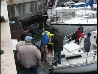 NONNI E NIPOTI, UN GIORNO IN BARCA A VELA