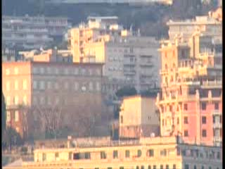 A GENOVA SONO GLI STRANIERI A COMPRARE CASA