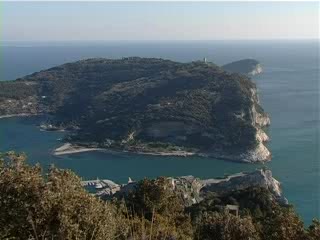 DIVIETI IN MARE, PORTO VENERE SI DIVIDE