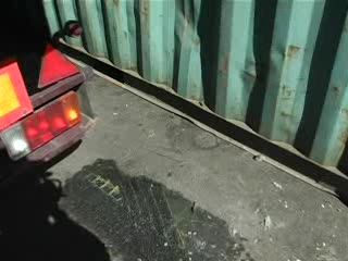 LA SPEZIA, MUORE SCHIACCIATO FRA TIR E CONTAINER