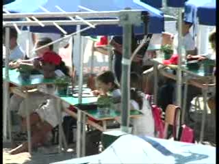 TURISMO, PRIMO GIORNO DI SCUOLA IN SPIAGGIA