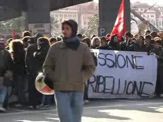 ANCHE A GENOVA GLI STUDENTI SCENDONO IN STRADA