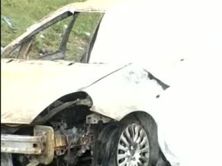 LITIGA CON IL FIGLIO E SI DA' FUOCO IN AUTO SULLA A12