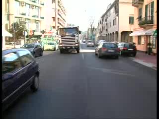 BASTA BUCHE NELL'ASFALTO A ALBISOLA 