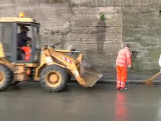 SI ROMPE TUBO,DISAGI IN CORSO PERRONE