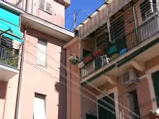 PALAZZO PERICOLANTE, FAMIGLIE EVACUATE