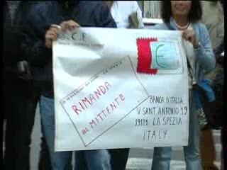 FLASH MOB ALLA SPEZIA CONTRO LA BANCA EUROPEA