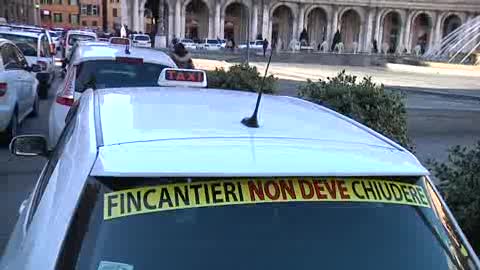 LIBERALIZZAZIONI, TASSISTI OCCUPANO GENOVA