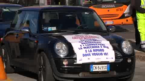 LIBERALIZZAZIONI, LA PROTESTA DEI CARROZZIERI A GENOVA