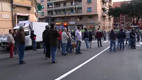 ORE 19.40, ESCE DALLO STADIO IL PULLMAN DEL GENOA