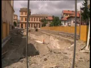 IMPERIA, ANTICHE MURA BLOCCANO IL PARCHEGGIO