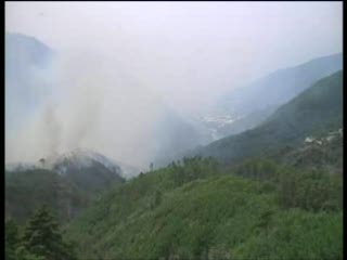 INCENDIO A DEIVA MARINA, 10 ETTARI DI BOSCO IN FUMO